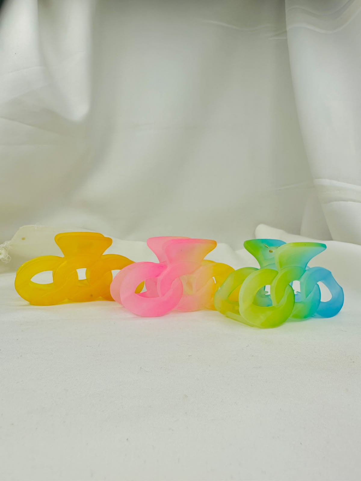Pair Of 3 Color Pop  Hair Claw Clips – Trendy Transparent Hair Clips