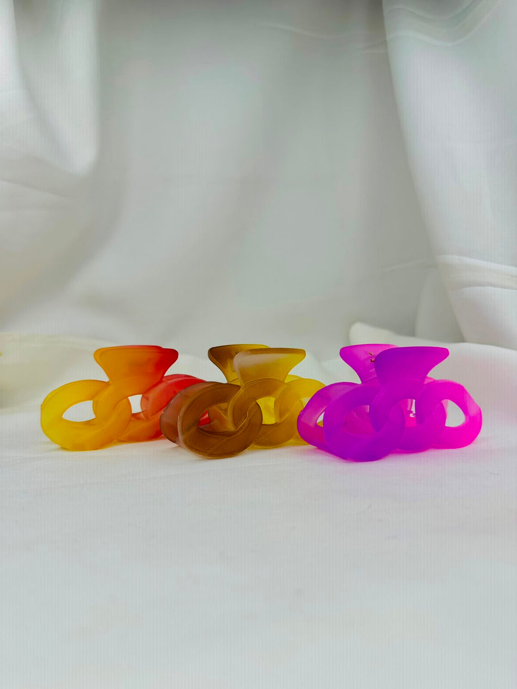 Pair Of 3 Color Pop  Hair Claw Clips – Trendy Transparent Hair Clips