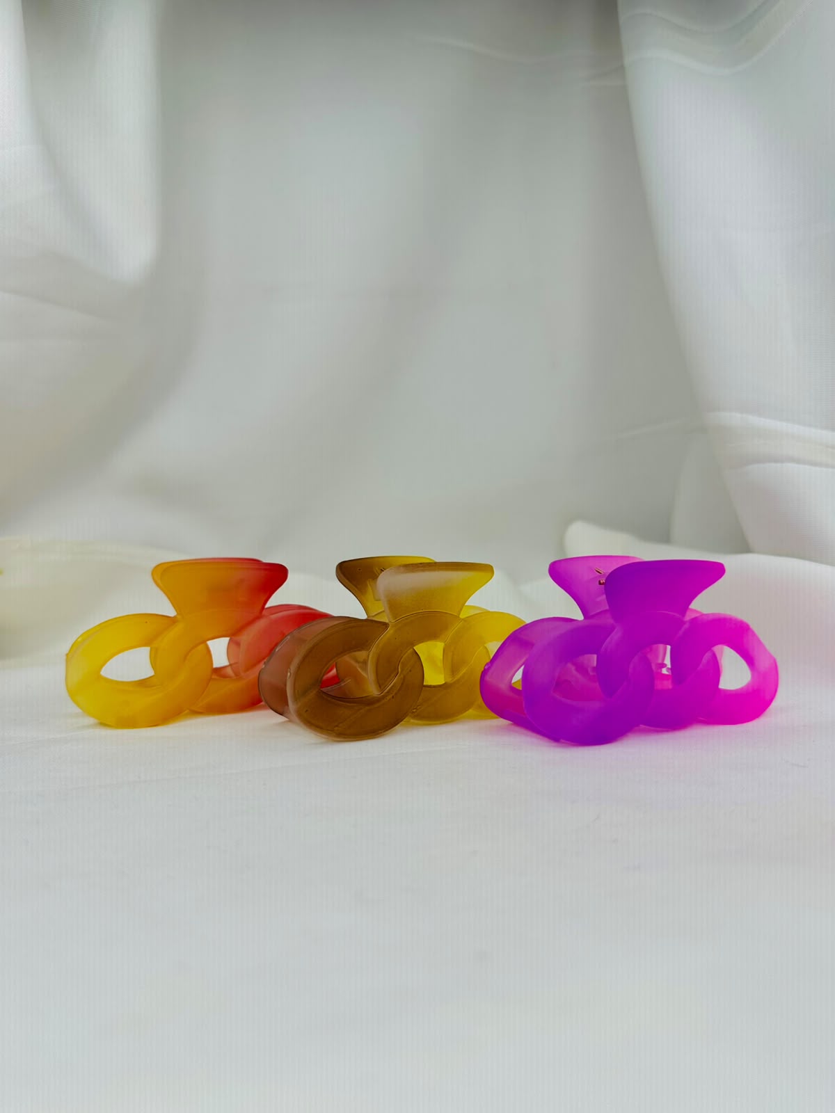 Pair Of 3 Color Pop  Hair Claw Clips – Trendy Transparent Hair Clips