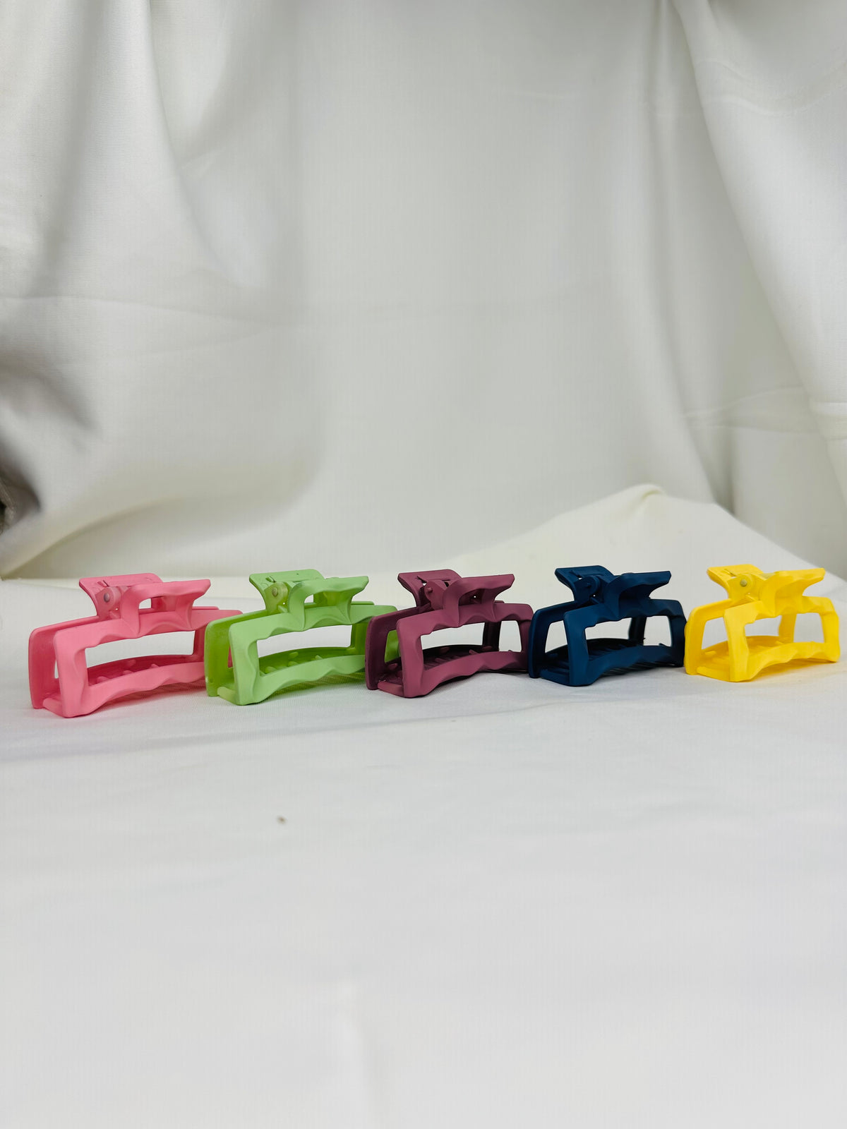 MIN MIN Matte Rectangle Hair Claw Clip – Large Non-Slip Hair Clip for Women (Solid Colors)