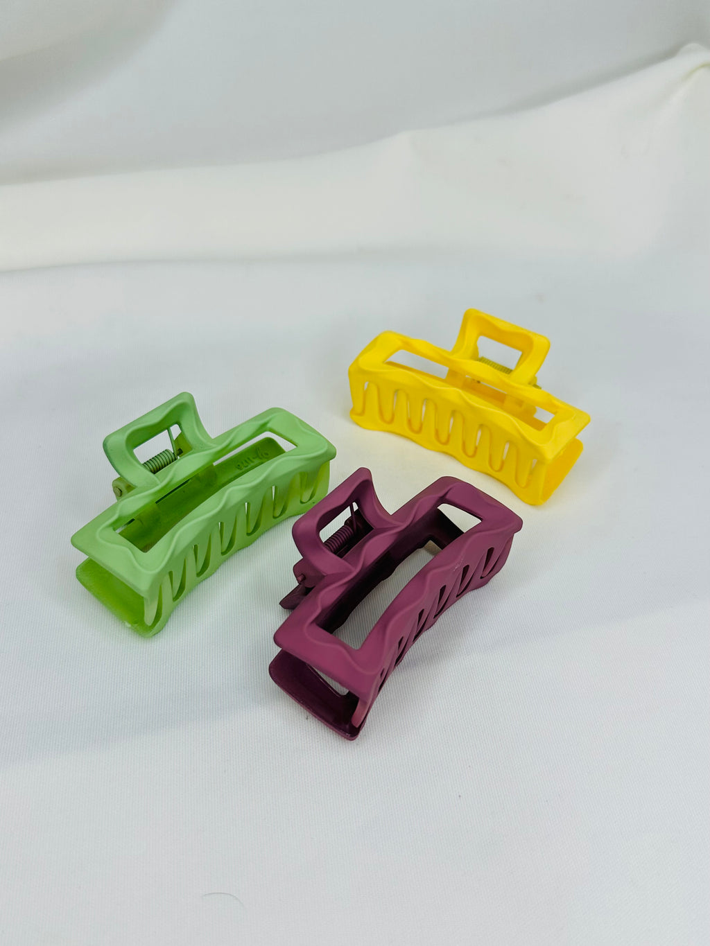 MIN MIN Matte Rectangle Hair Claw Clip – Large Non-Slip Hair Clip for Women (Solid Colors)