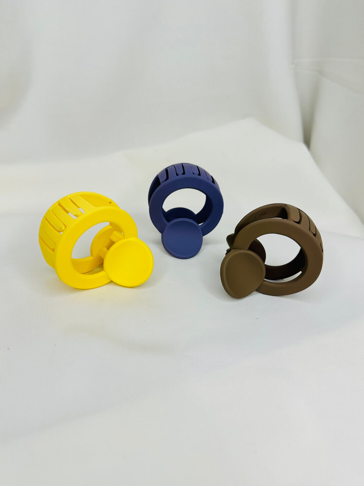 MIN MIN Matte Round Hair Claw Clip – Minimalist Non-Slip Hair Clip for Women (Assorted Colors)