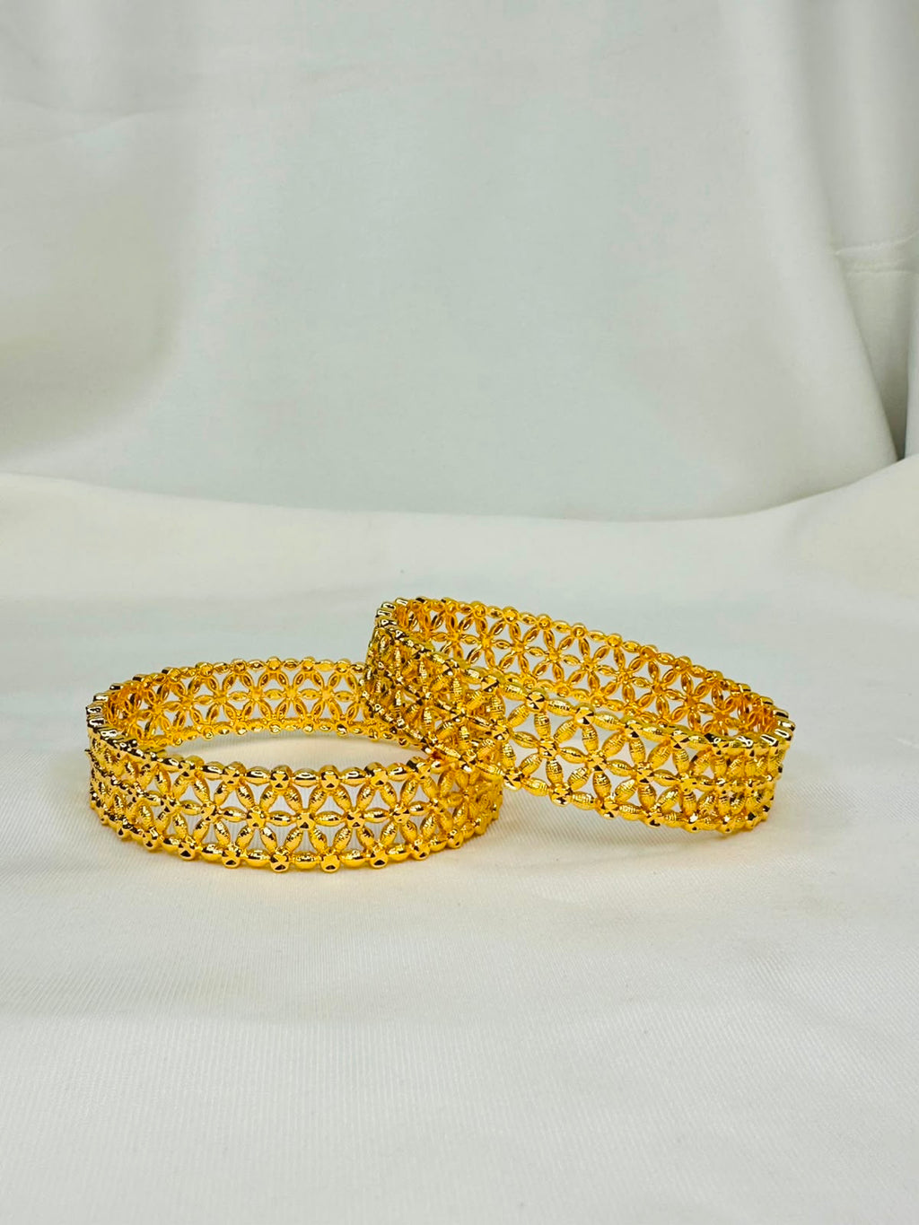 Elegant Gold-Tone Floral Filigree Bangles Set for Women – Traditional Openwork Bracelet Pair