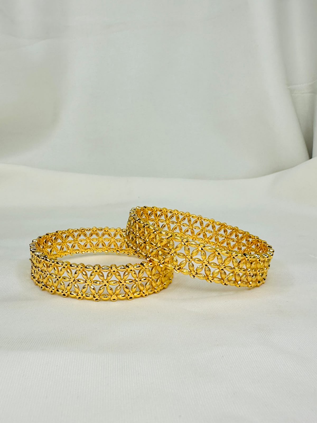 Elegant Gold-Tone Floral Filigree Bangles Set for Women – Traditional Openwork Bracelet Pair