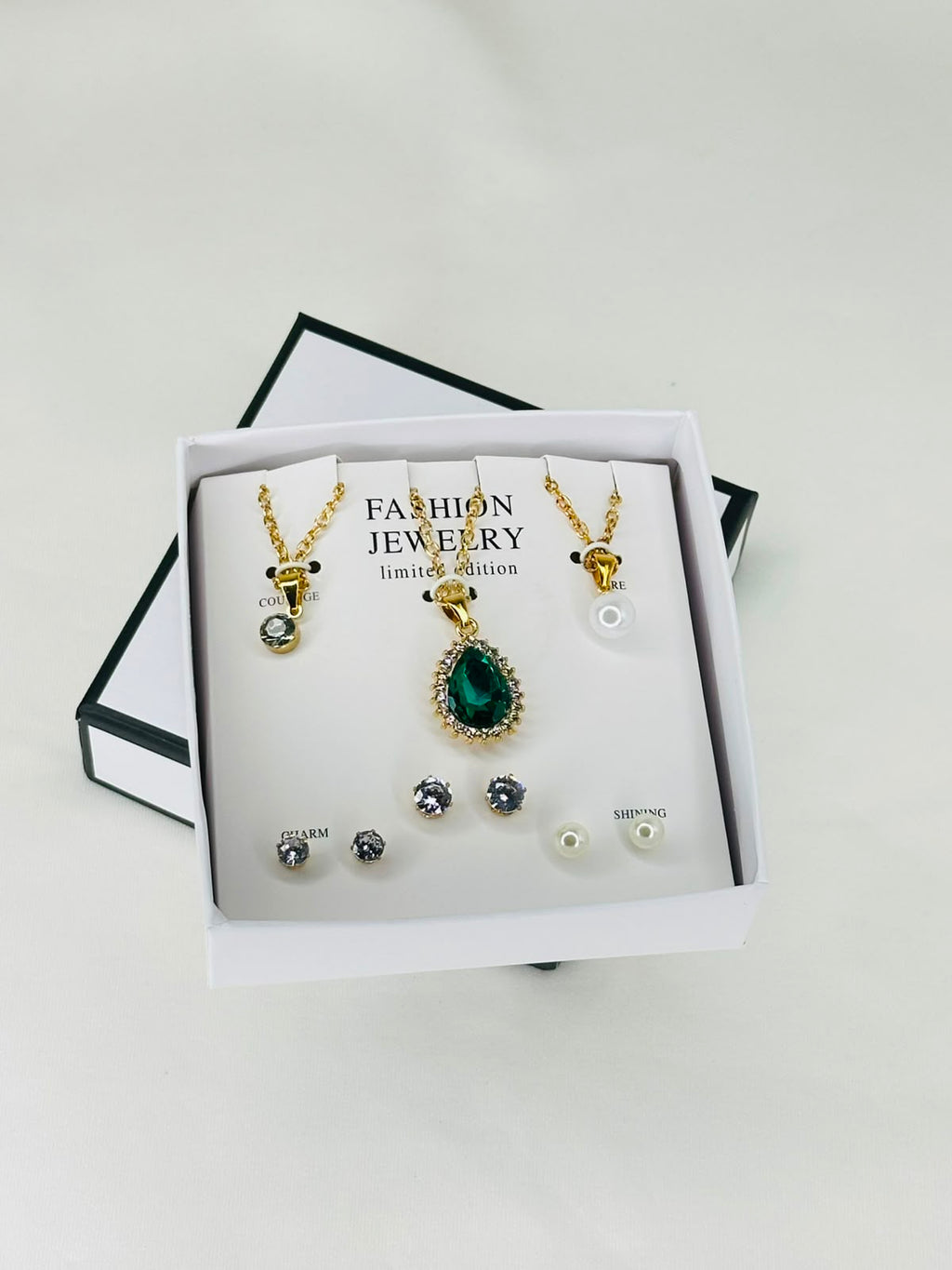 Luxury Green Teardrop Pendant Jewelry Set – Necklace & Stud Earrings
