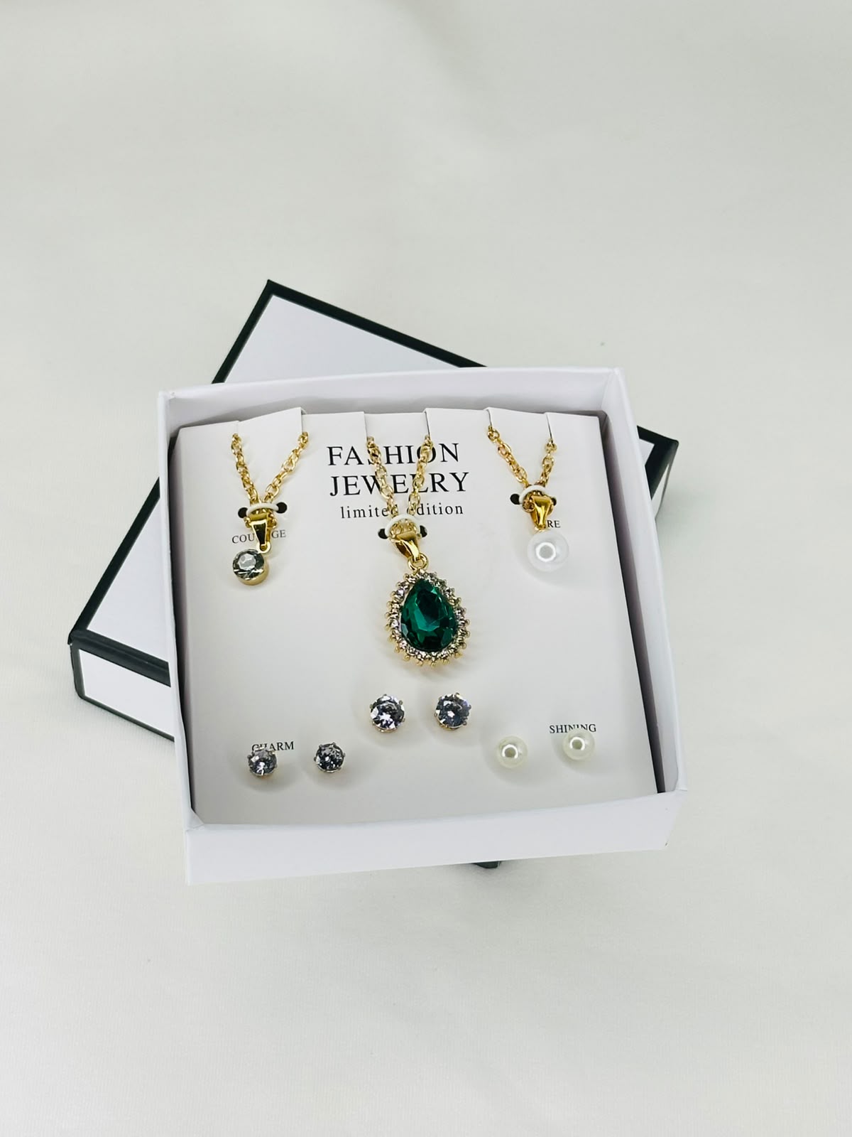 Luxury Green Teardrop Pendant Jewelry Set – Necklace & Stud Earrings