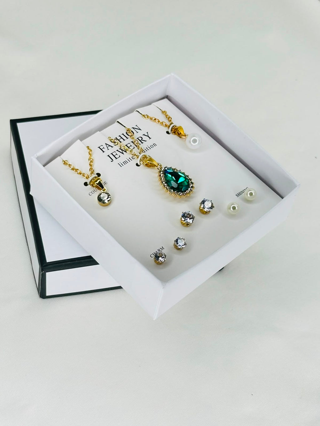 Luxury Green Teardrop Pendant Jewelry Set – Necklace & Stud Earrings