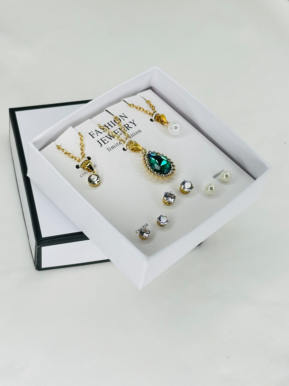 Luxury Green Teardrop Pendant Jewelry Set – Necklace & Stud Earrings