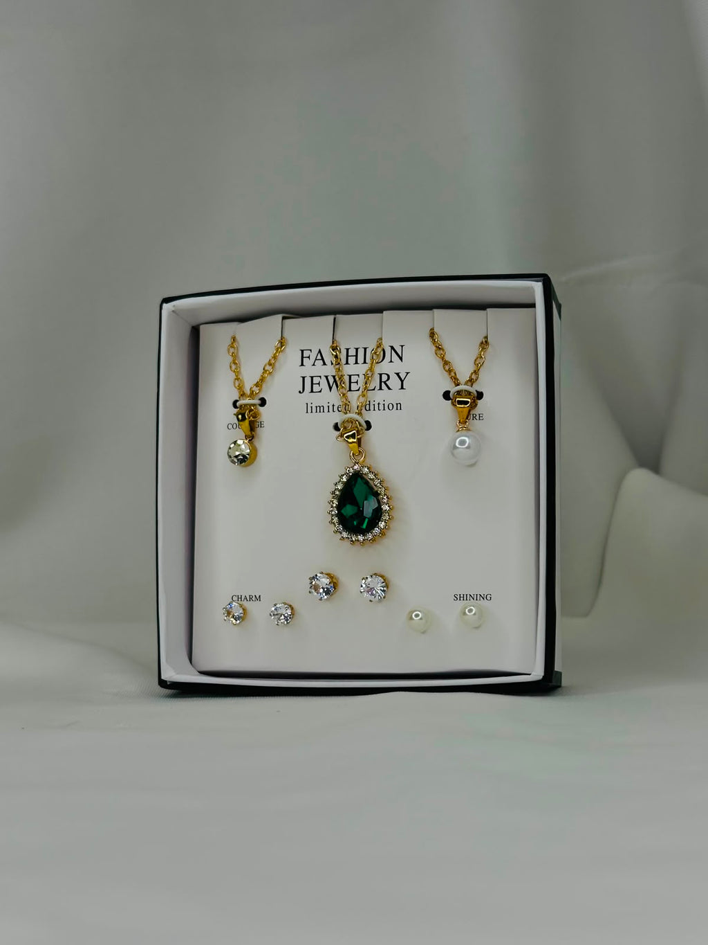 Luxury Green Teardrop Pendant Jewelry Set – Necklace & Stud Earrings