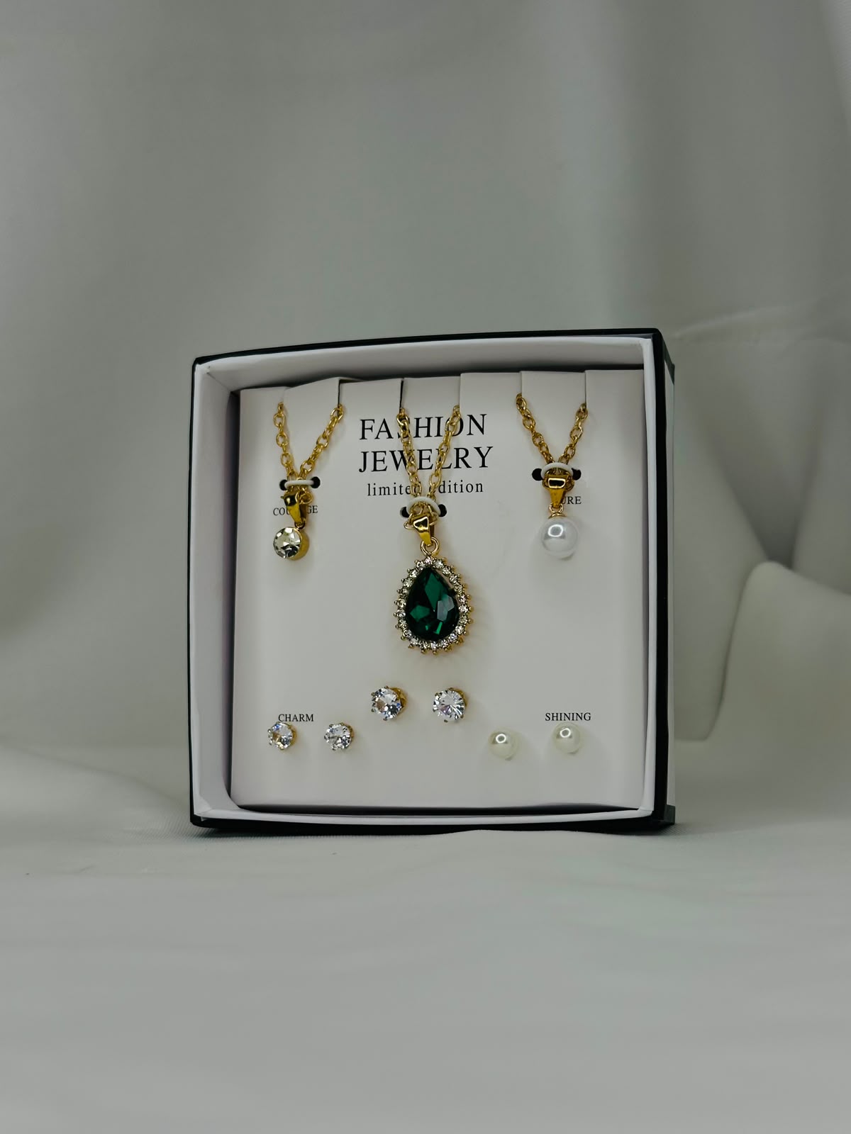Luxury Green Teardrop Pendant Jewelry Set – Necklace & Stud Earrings