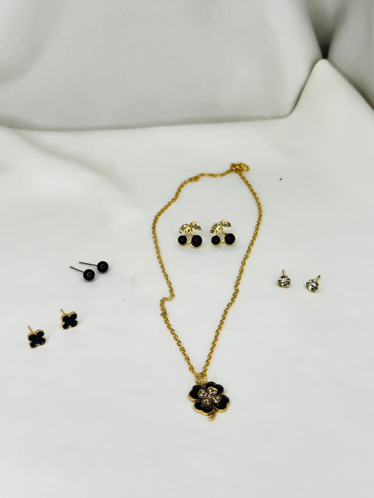 Luxury Teardrop Pendant Jewelry Set – Necklace & Stud Earrings