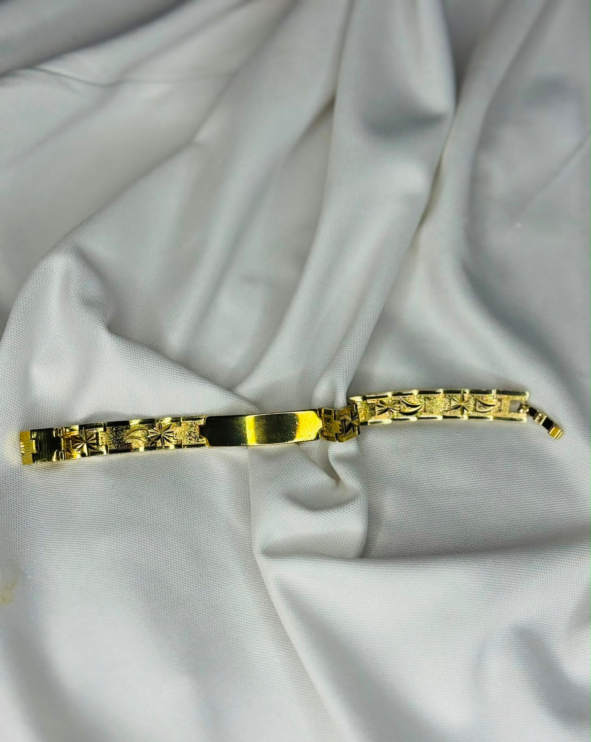 Elegant Gold Star Pattern Stainless Steel Bracelet